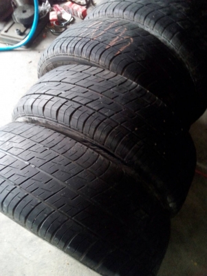 215/65R15   BRIDGESTONE R627  ปี14 ชุด 4 เส้น  tel. 081-427-3941