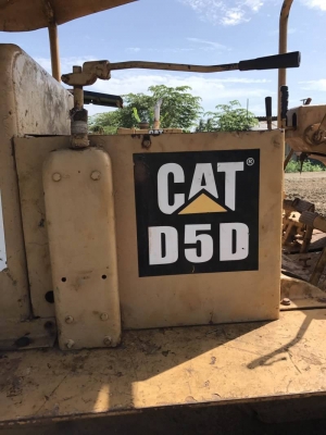 ขาย 235,000 CAT D5D ตีนเป็ดแต่ใส่แผ่นตีนไก่ เครื่องดี เกียร์แรง ช่วงล่างสวย  รถอยู่ นครปฐม  090-772-3710 090-772-3708