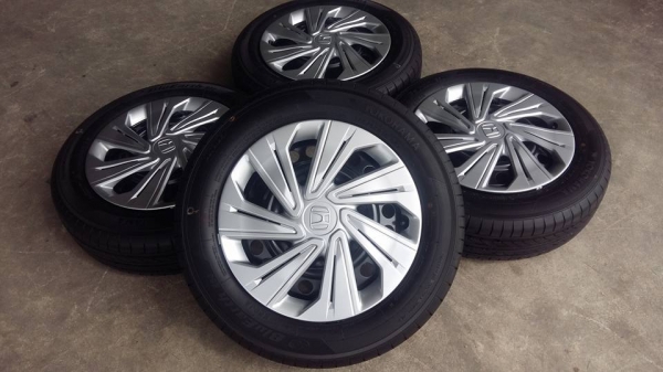 ขายล้อเหล็กฝาครอบป้ายแดง city 15" 4รู100 ยาง ปี17 สนใจติดต่อร้าน ก.เจริญการยางครับ 081-3747940