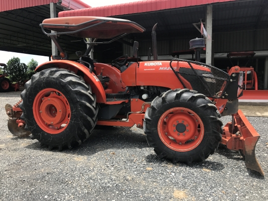 ขายรถไถคูโบต้า M8540(4WD)2เพลา สภาพสวยๆเดิมๆทุกจุดค่ะ ใช้งานแค่ในสวน  ทำงานใช้งาน 1,500 ชั่วโมงจดทะเบียนปี 54    ขายราคา 798,000 บาท อุปกรณ์ใบดันหน้า และ ผาน7 สนใจโทร 081-9136451 , 087-8390653 ขอดูรูปเพิ่มเติมได้ทาง line:bow6451 ค่ะ  ราคาพร้อมจัดส่งฟรีค่ะ