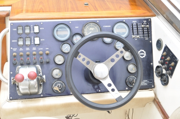 ขายเรือยอร์ช ...... Fountain เป็นเรือความเร็วสูง  ........... 33 ฟุต ( เรือนอก )