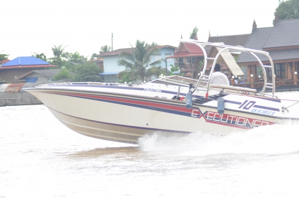 ขายเรือยอร์ช ...... Fountain เป็นเรือความเร็วสูง  ........... 33 ฟุต ( เรือนอก )