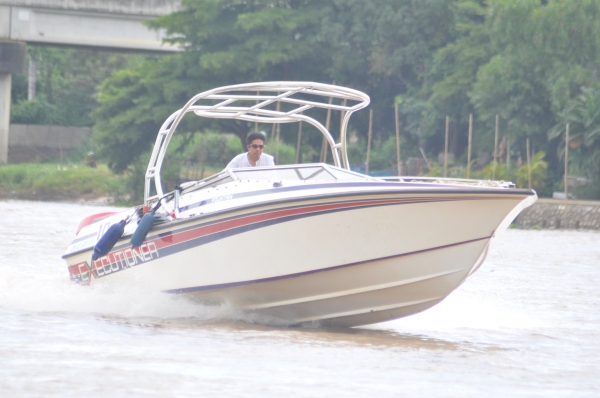 ขายเรือยอร์ช ...... Fountain เป็นเรือความเร็วสูง  ........... 33 ฟุต ( เรือนอก )
