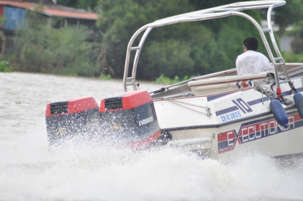 ขายเรือยอร์ช ...... Fountain เป็นเรือความเร็วสูง  ........... 33 ฟุต ( เรือนอก )