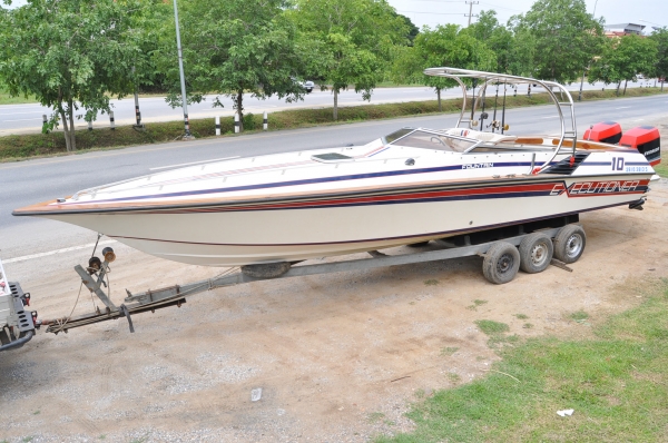 ขายเรือยอร์ช ...... Fountain เป็นเรือความเร็วสูง  ........... 33 ฟุต ( เรือนอก )