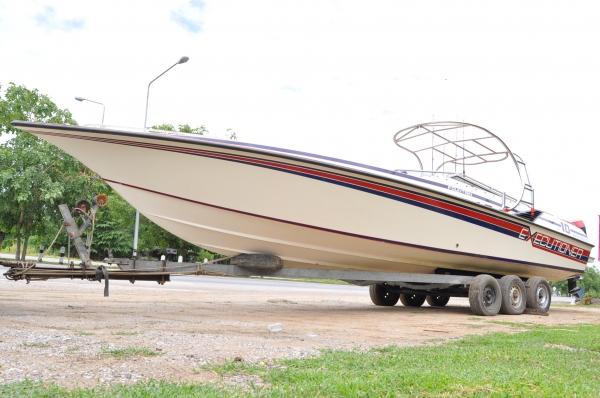 ขายเรือยอร์ช ...... Fountain เป็นเรือความเร็วสูง  ........... 33 ฟุต ( เรือนอก )