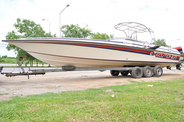 ขายเรือยอร์ช ...... Fountain เป็นเรือความเร็วสูง  ........... 33 ฟุต ( เรือนอก )