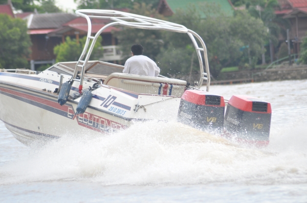 ขายเรือยอร์ช ...... Fountain เป็นเรือความเร็วสูง  ........... 33 ฟุต ( เรือนอก )