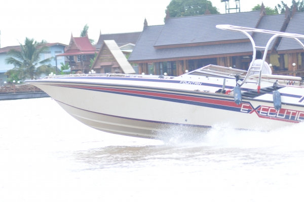 ขายเรือยอร์ช ...... Fountain เป็นเรือความเร็วสูง  ........... 33 ฟุต ( เรือนอก )