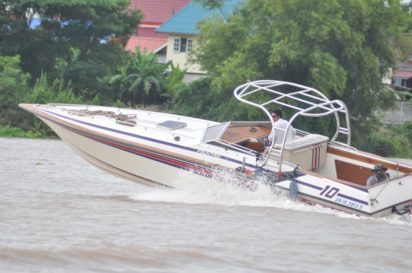 ขายเรือยอร์ช ...... Fountain เป็นเรือความเร็วสูง  ........... 33 ฟุต ( เรือนอก )