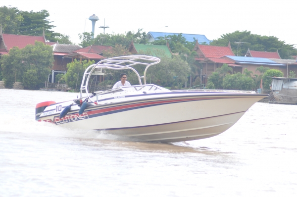 ขายเรือยอร์ช ...... Fountain เป็นเรือความเร็วสูง  ........... 33 ฟุต ( เรือนอก )
