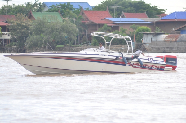 ขายเรือยอร์ช ...... Fountain เป็นเรือความเร็วสูง  ........... 33 ฟุต ( เรือนอก )