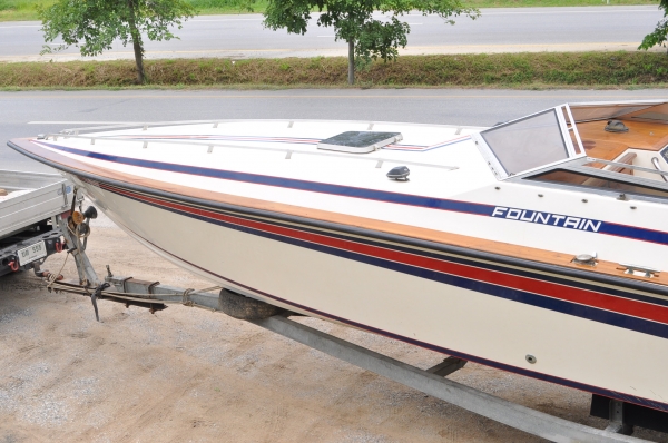 ขายเรือยอร์ช ...... Fountain เป็นเรือความเร็วสูง  ........... 33 ฟุต ( เรือนอก )