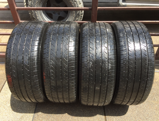 ยาง Toyo 235 50 18 สิ้นปี15 ดอกเต็ม ใช้ยาว ราคาไม่แพง