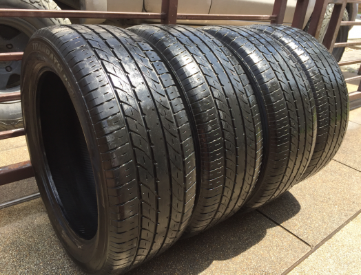 ยาง Toyo 235 50 18 สิ้นปี15 ดอกเต็ม ใช้ยาว ราคาไม่แพง