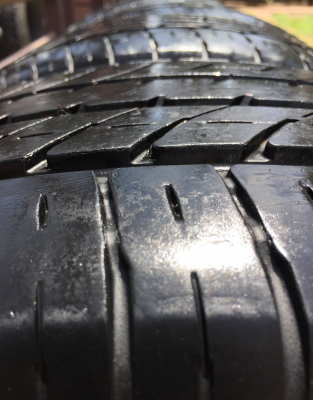 ยาง Toyo 235 50 18 สิ้นปี15 ดอกเต็ม ใช้ยาว ราคาไม่แพง