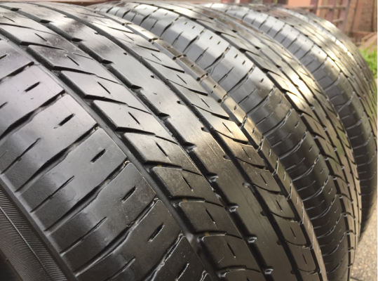 ยาง Toyo 235 50 18 สิ้นปี15 ดอกเต็ม ใช้ยาว ราคาไม่แพง