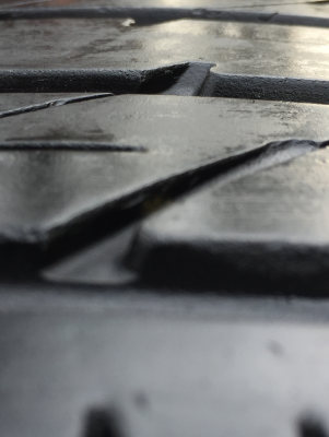 ยาง Toyo 235 50 18 สิ้นปี15 ดอกเต็ม ใช้ยาว ราคาไม่แพง