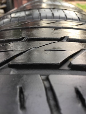 ยาง Toyo 235 50 18 สิ้นปี15 ดอกเต็ม ใช้ยาว ราคาไม่แพง