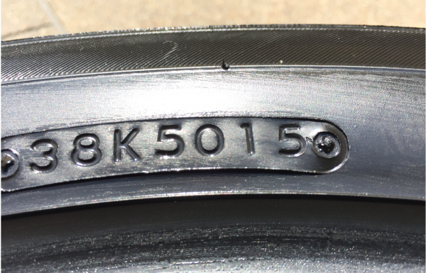 ยาง Toyo 235 50 18 สิ้นปี15 ดอกเต็ม ใช้ยาว ราคาไม่แพง