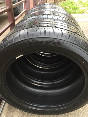 ยาง Toyo 235 50 18 สิ้นปี15 ดอกเต็ม ใช้ยาว ราคาไม่แพง