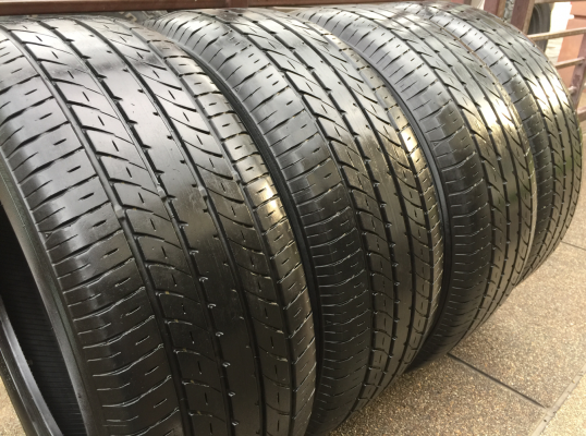 ยาง Toyo 235 50 18 สิ้นปี15 ดอกเต็ม ใช้ยาว ราคาไม่แพง