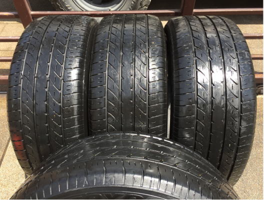 ยาง Toyo 235 50 18 สิ้นปี15 ดอกเต็ม ใช้ยาว ราคาไม่แพง