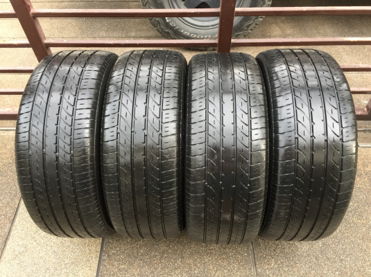 ยาง Toyo 235 50 18 สิ้นปี15 ดอกเต็ม ใช้ยาว ราคาไม่แพง