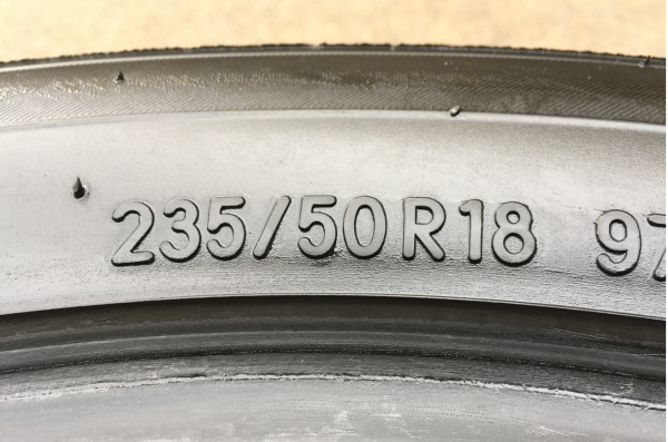 ยาง Toyo 235 50 18 สิ้นปี15 ดอกเต็ม ใช้ยาว ราคาไม่แพง