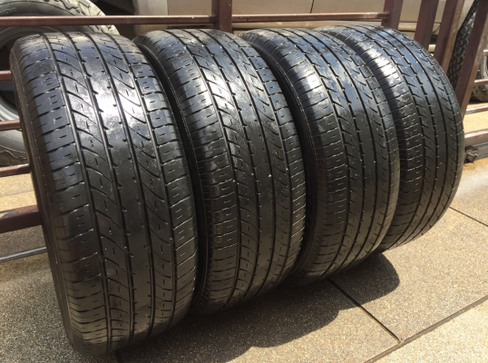ยาง Toyo 235 50 18 สิ้นปี15 ดอกเต็ม ใช้ยาว ราคาไม่แพง
