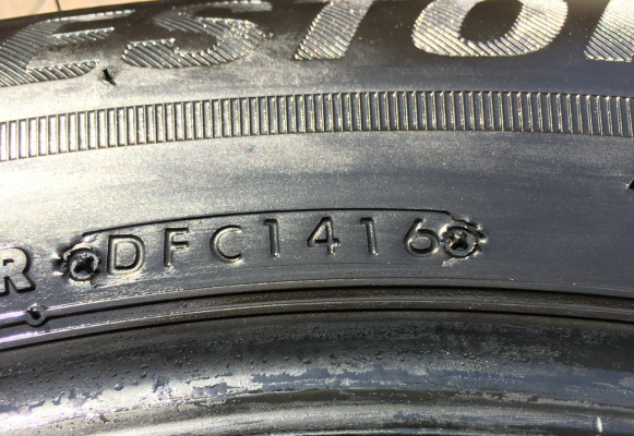 ยาง Bridgestone 245 65 17 ปี16 ดอกเต็ม ไม่มีปะ ใช้ยาว ราคาไม่แพง