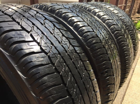 ยาง Dunlop 265 65 17 กลางปี16 ดอกเต็ม ไม่มีปะ ใช้ยาว ราคาไม่แพง