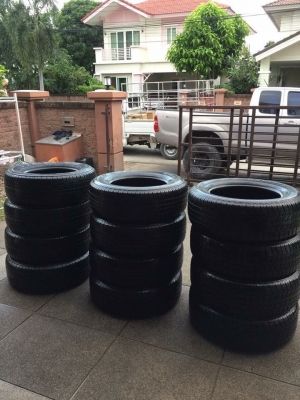 ยาง Bridgestone 265 65 17 ปี15 ดอกเต็ม ไม่มีปะ ใช้ยาว ราคาไม่แพง