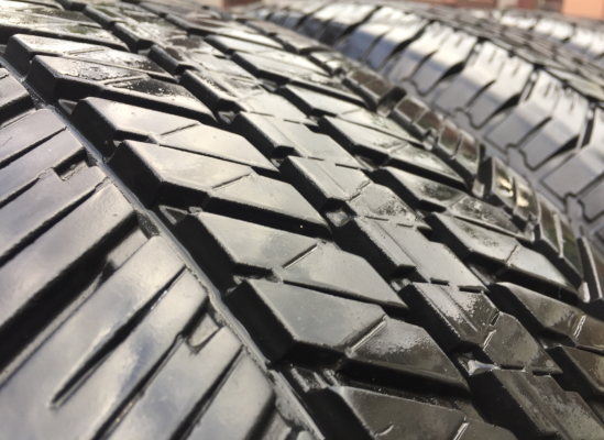 ยาง Bridgestone 265 65 17 ปี15 ดอกเต็ม ไม่มีปะ ใช้ยาว ราคาไม่แพง