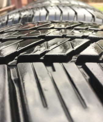 ยาง Bridgestone 265 65 17 ปี15 ดอกเต็ม ไม่มีปะ ใช้ยาว ราคาไม่แพง