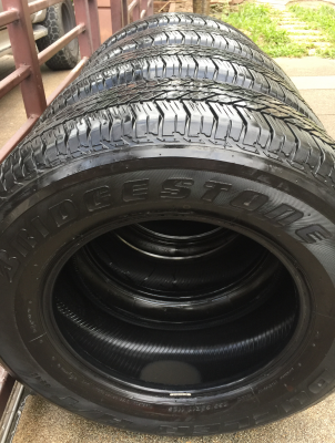 ยาง Bridgestone 265 65 17 ปี15 ดอกเต็ม ไม่มีปะ ใช้ยาว ราคาไม่แพง