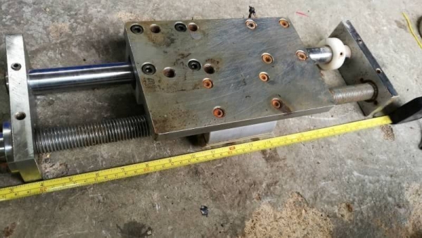 700 บ. ส่งฟรี083-2000058  LINE ID: line832923 ชุดรางเลื่อนสไลน์ตามเคลื่อนที่แนวแกน ใช้การหมุนด้วยมือหรือผ่านมอเตอร์เล็กๆได้ รายละเอียดตามภาพ(มี3ชุด)