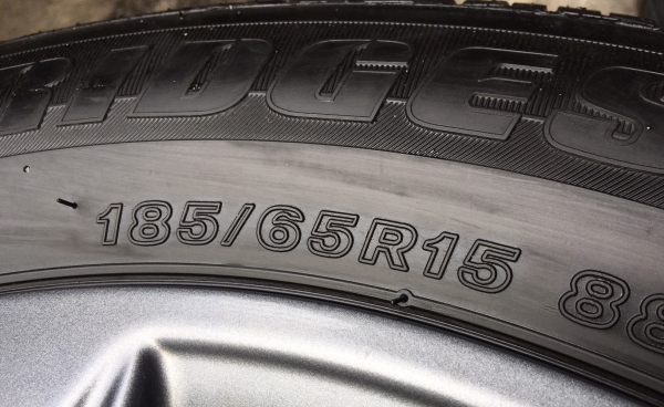 แม็กป้ายแดง Nissan Almera Sportech พร้อมยางป้ายแดง 185-65-15  Bridgestone
