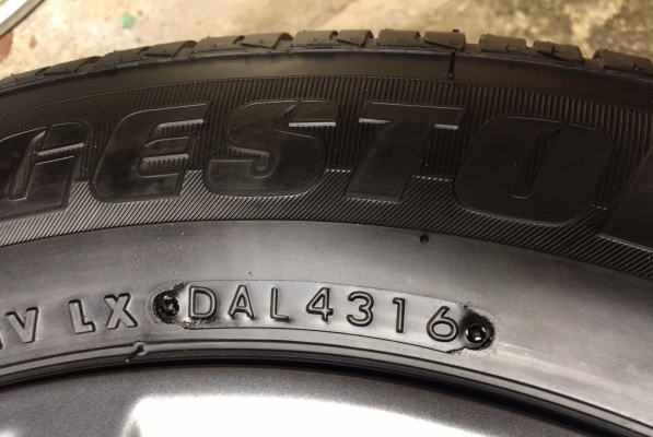 แม็กป้ายแดง Nissan Almera Sportech พร้อมยางป้ายแดง 185-65-15  Bridgestone