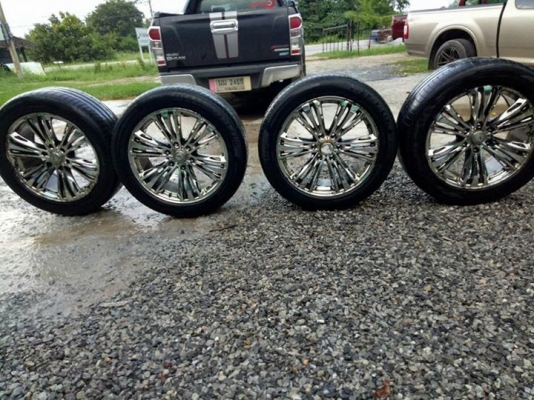 !!!!!!!!!!  ขายแม็ก พร้อมยาง. 265/50 R 20 6 รู ยางปี 14 ไม่บวม แม็กไม่คด ไม่ดุ้ง