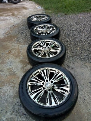 !!!!!!!!!!  ขายแม็ก พร้อมยาง. 265/50 R 20 6 รู ยางปี 14 ไม่บวม แม็กไม่คด ไม่ดุ้ง