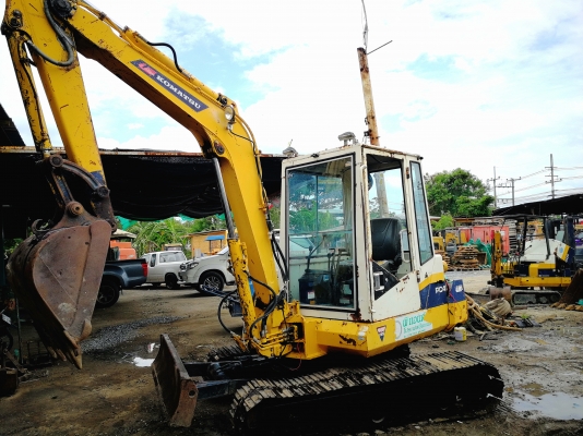 ขายครับpc40-6 มีตู้เก๋งสภาพพร้อมใช้งาน โทร.0851562314 k.บอย