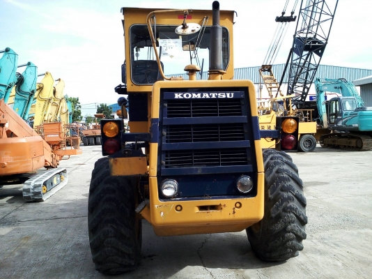โปรโมชั่นสิ้นปี เคลียสต็อก ขายรถตัก Komatsu 510 ปึ 1981 7,874 ชม สนใจ 061-4194021 NDT Thailand Line : 0614194021 พรภวิษย์