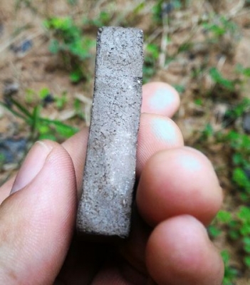 หลวงปู่ทวดกลักไม้ขีด K06B เนื้อว่านเก่าคราบเดิมตามยุค แต่เดิมพระองค์นี้เลี่ยมกรอบกันน้ำไว้ จึงคงความสวยงามเหมาะแขวนเพื่อความเป็นสิริมงคล