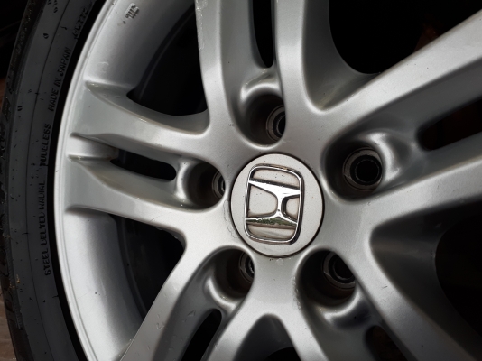 แม้กเดิมพร้อมยาง 4 ล้อ แม้กเดิมพร้อมยาง 4 ล้อ