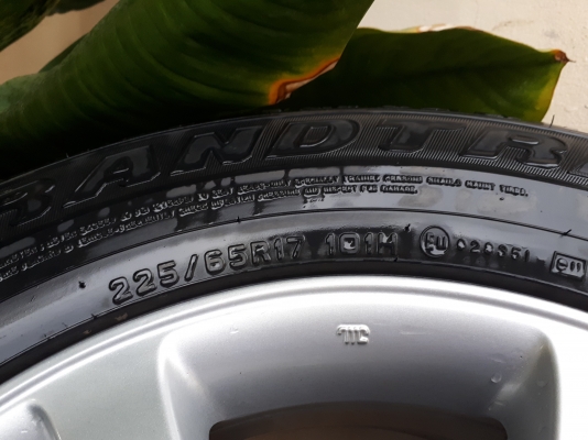 แม้กเดิมพร้อมยาง 4 ล้อ แม้กเดิมพร้อมยาง 4 ล้อ