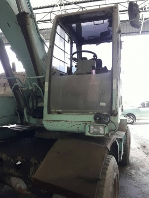 ขายด่วน รถขุดล้อยาง ขนาด 10 ตัน KOBELCO  SK100W