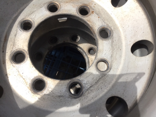 ขายกะทะล้ออลูมิเนียมสำหรับรถบัส 8 รู มือสองสภาพดี มีทั้งหมด 7 ลูก เหมาหมดคิดราคาพิเศษ นำเข้าเองจากประเทศญี่ปุ่น 100\%