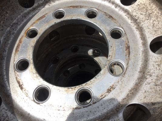 ขายกะทะล้ออลูมิเนียมสำหรับรถบัส 8 รู มือสองสภาพดี มีทั้งหมด 7 ลูก เหมาหมดคิดราคาพิเศษ นำเข้าเองจากประเทศญี่ปุ่น 100\%