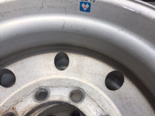 ขายกะทะล้ออลูมิเนียมสำหรับรถบัส 8 รู มือสองสภาพดี มีทั้งหมด 7 ลูก เหมาหมดคิดราคาพิเศษ นำเข้าเองจากประเทศญี่ปุ่น 100\%